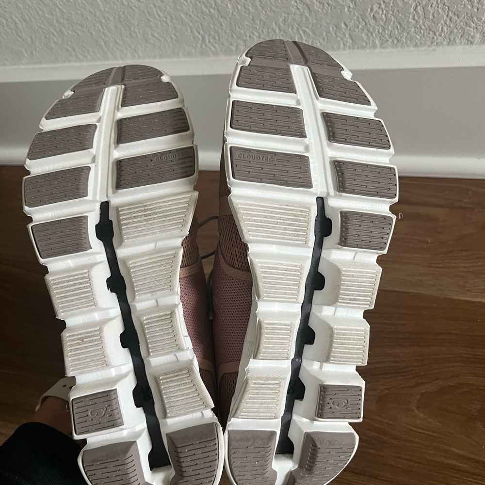 On Running Women's Pink and Gray Athletic Shoes - Picture 4 of 4
